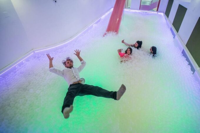 Budapest: Selfie Museum and Splatter Room Combo Entry Ticket - Visiting the Museum