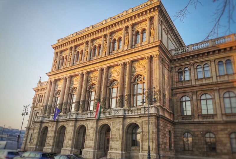 Budapest Sightseeing Tour With Private Transportation - Itinerary Highlights