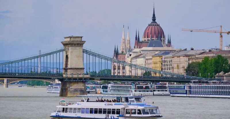 Budapest: Summer Sightseeing Cruise - Key Points