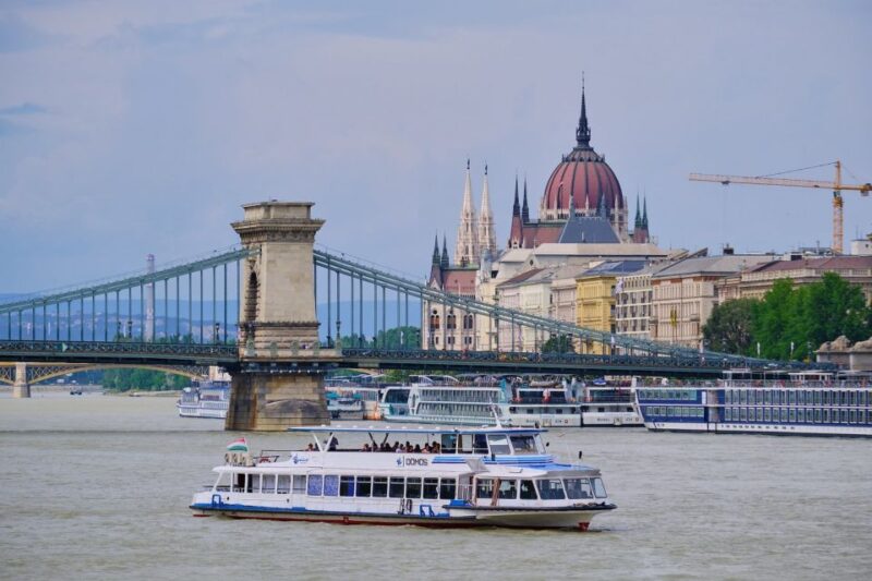 Budapest: Summer Sightseeing Cruise - Audio Guide and Languages