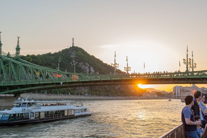 Budapest Sunset Danube Cruise With Unlimited Prosecco - Inclusions and Amenities