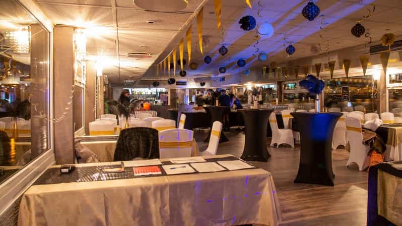 Budapest: The Ultimate New Years Eve  Boat Party - Entertainment and Amenities