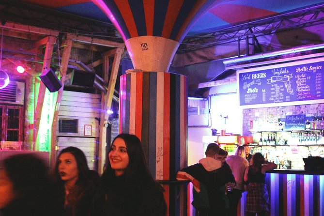 Budapest Underground Ruin Bar Tour With Drinks & Street Food - Exploring the Ruin Bars