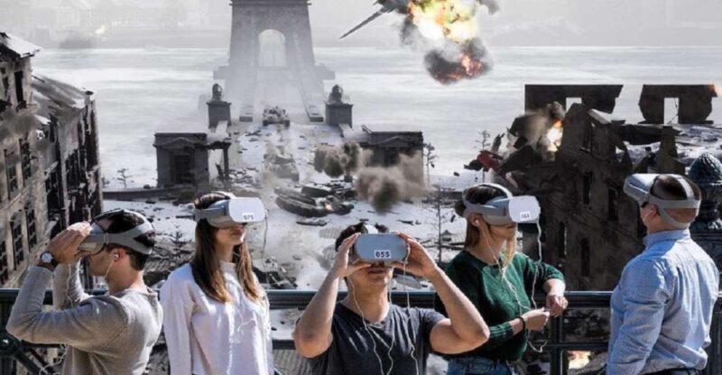 Budapest: Virtual Reality Tour in 8 Languages - Witness Historical Events