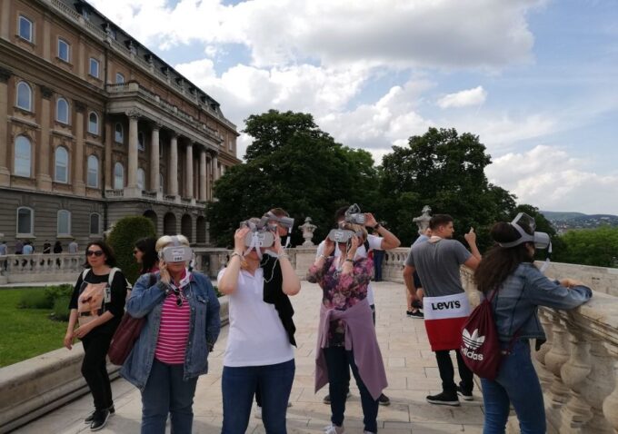 Budapest: Virtual Reality Tour in 8 Languages - Important Considerations