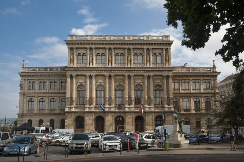 Budapest Walking Tour With a Professional Local Guide - Key Points