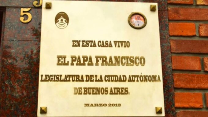 Buenos Aires 3-Hour Small Group Pope Francis Tour - Explore the Neighborhood