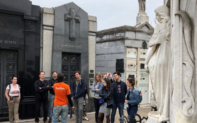 Buenos Aires: La Recoleta Cemetery Guided Tour in English - Exploring the Mausoleums