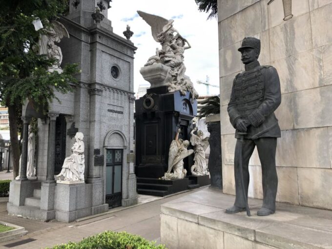 Buenos Aires: La Recoleta Cemetery Guided Tour in English - Historical Figures and Legends
