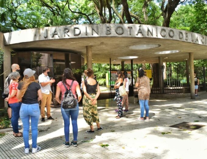 Buenos Aires: Palermo Soho Guided Walking Tour - Tour Duration and Group Size