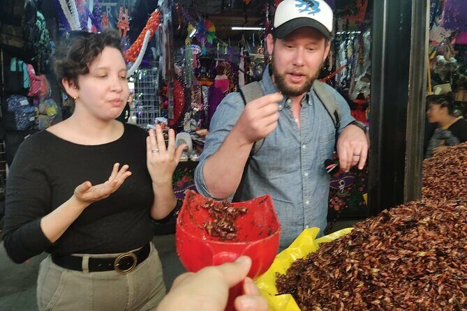 Build a Day of the Dead and Shopping Offering on the market. - Is This Tour Right for You?