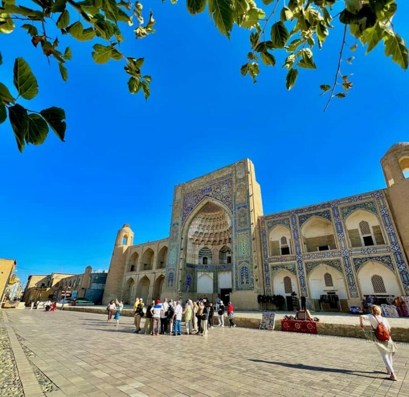 Bukhara: Historical monument guided walking tour - Exploring the Bazaars and Markets