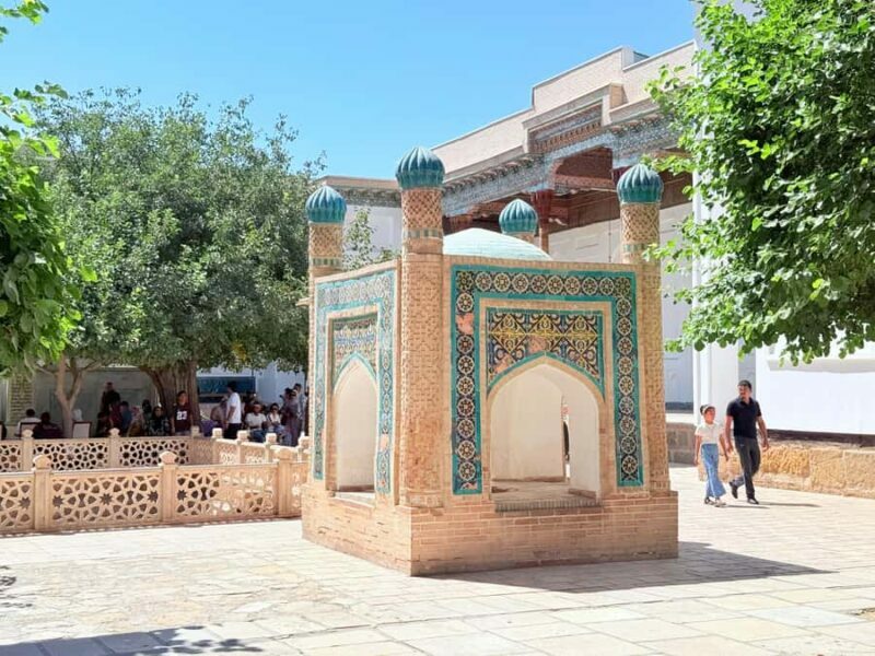 Bukhara: Summer Palace and City Outside Tour with Car - Key Points