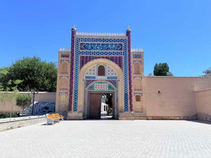 Bukhara: Summer Palace and City Outside Tour with Car - Transport, Timing, and Group Size: What Makes It Work