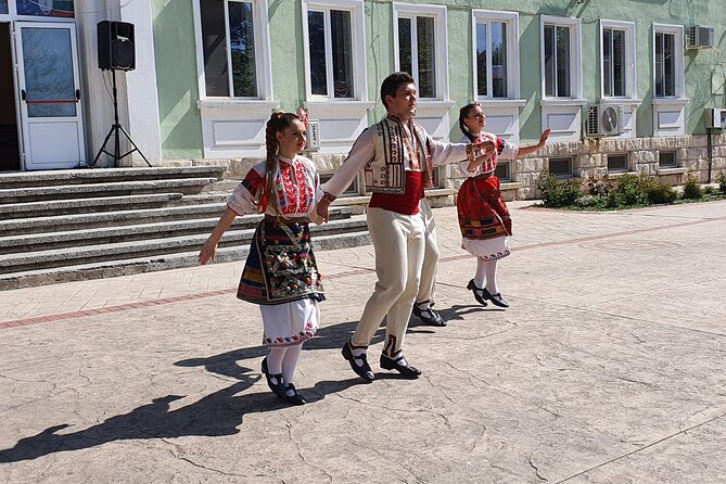 Bulgaria Day Trip - Private Tour From Bucharest - Veliko Tarnavo & Arbanasi - Meeting and Pickup
