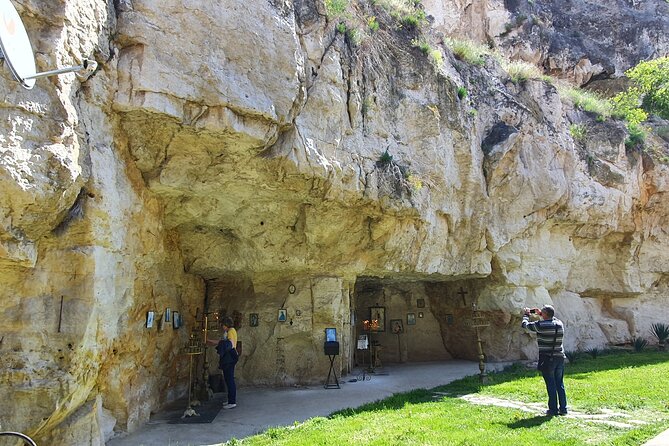Bulgaria Day Trip - Private Tour From Bucharest - Veliko Tarnavo & Arbanasi - Exploring Veliko Tarnavo