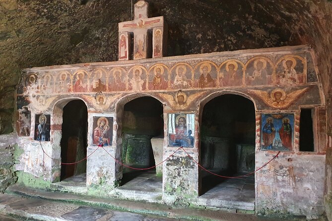 Bulgaria Day Trip - Private Tour From Bucharest - Veliko Tarnavo & Arbanasi - Discovering Arbanasi Village