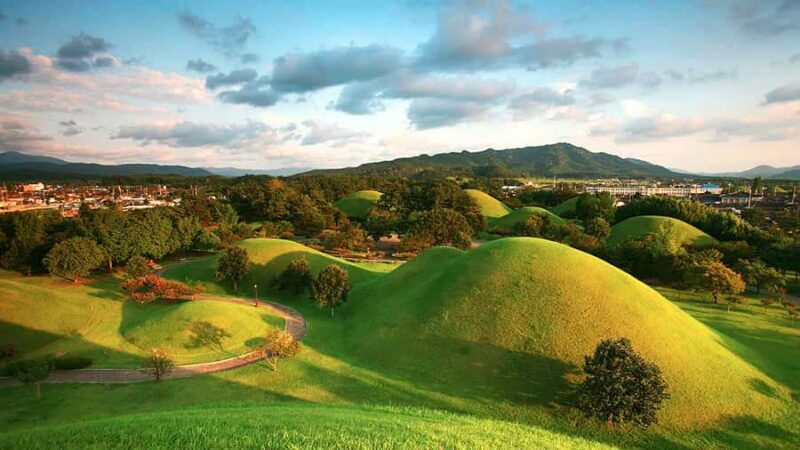 Busan: 7 Highlights Gyeongju City One Day Tour - Gyeongju’s Ancient Observatory & Traditional Village