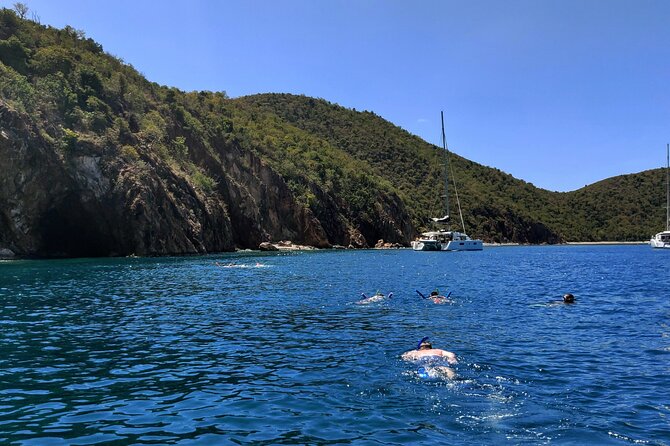 BVI Daytrip on Private Powerboat With Snorkeling - Onboard Amenities and Refreshments