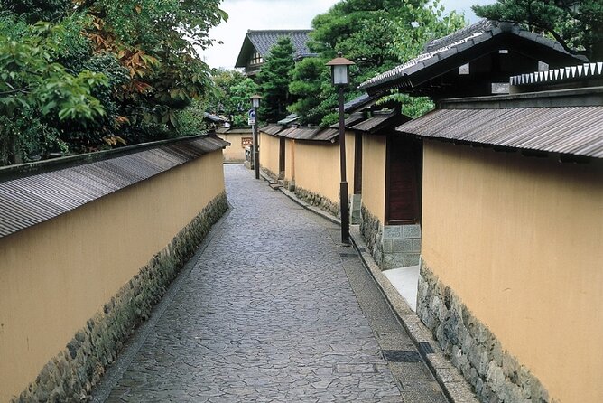 By E-Bike, Guided Private Tour of KANAZAWA Main & KENROKUEN - Discovering Kenrokuen Garden