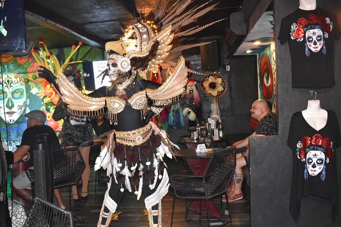 Cabaret Show and Mixology Cocktails in a Mexican Cantina - Key Points