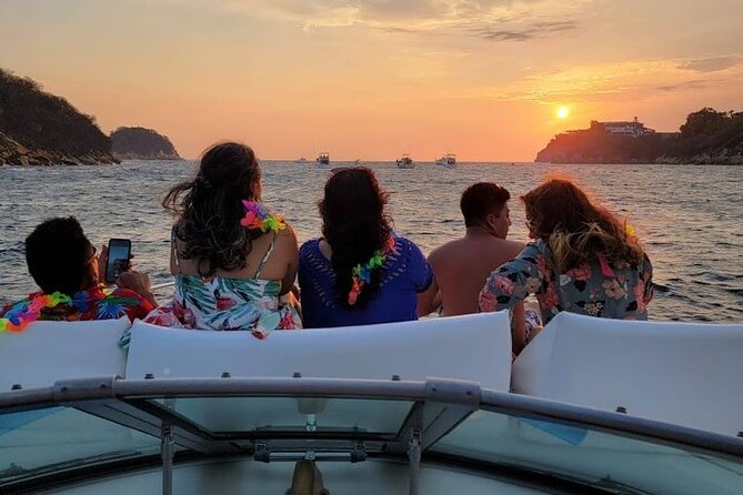 Cabo Arch Sunset Private Yacht Tour Plus Dinner and Drinks - Meeting Point and Yacht Information