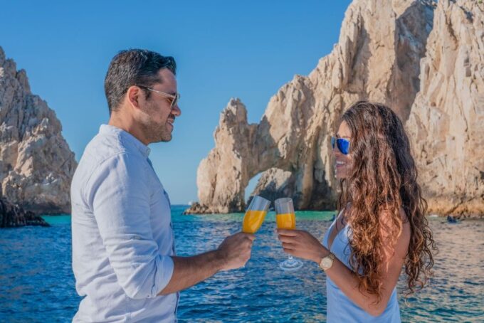 Cabo San Lucas: Luxury Catamaran and Snorkelling With Lunch - Onboard Amenities