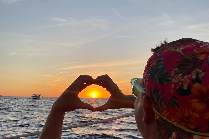 Cabo San Lucas Sunset Cruise With Open Bar and Snacks - Inclusions and Amenities