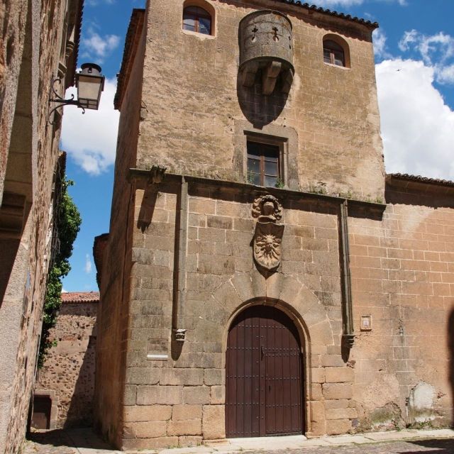 Caceres: City Highlights Private Guided Walking Tour - Moorish Walls and Towers