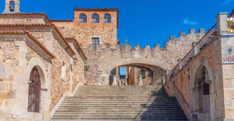 Cáceres: Guided Tour + Entrance to Monuments + Tasting - Pricing and Discounts