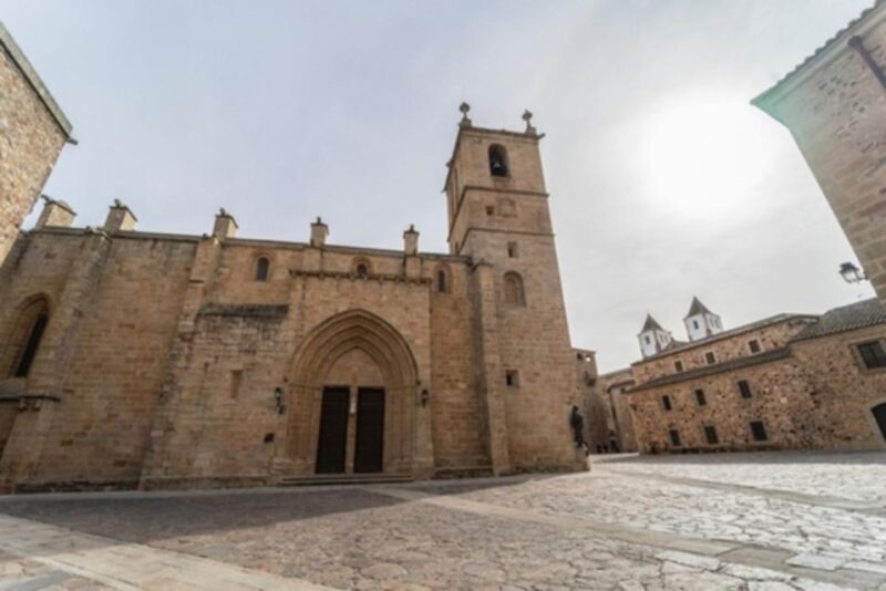 Cáceres: Guided Tour + Entrance to Monuments + Tasting - Highlights and Itinerary