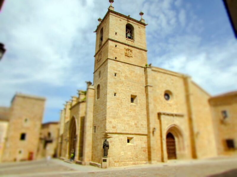 Cáceres: Guided Visit of the Santa María Co-Cathedral - Pricing and Booking