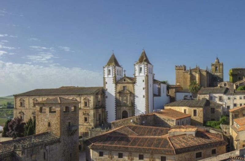 Caceres: Highlights, History and Jewish Quarter Walking Tour - Experience Highlights