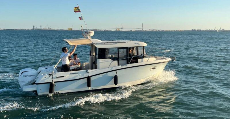 Cadiz Bay: 3 Hours Tour in a Private Boat in the Cadiz Bay - Boat Features and Amenities