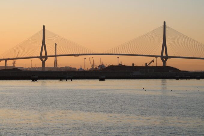 Cadiz: Exclusive Yacht Excursion to La Caleta or Pepa Bridge - Exclusive Yacht Experience