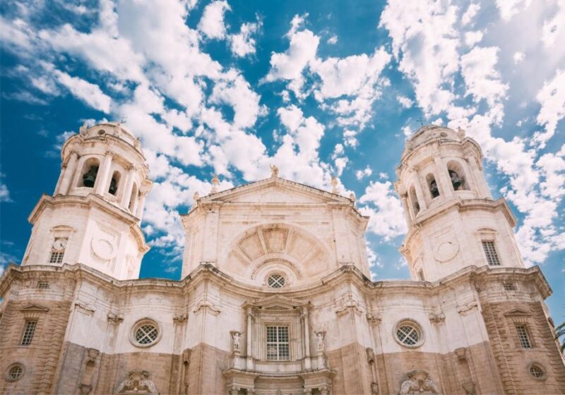 Cádiz Scavenger Hunt and Sights Self-Guided Tour - Key Points