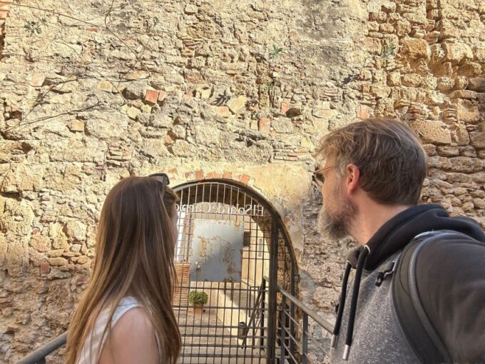 Cadiz: Self-Guided The Syndicate City Escape Game - Essential Requirements and Meeting Point