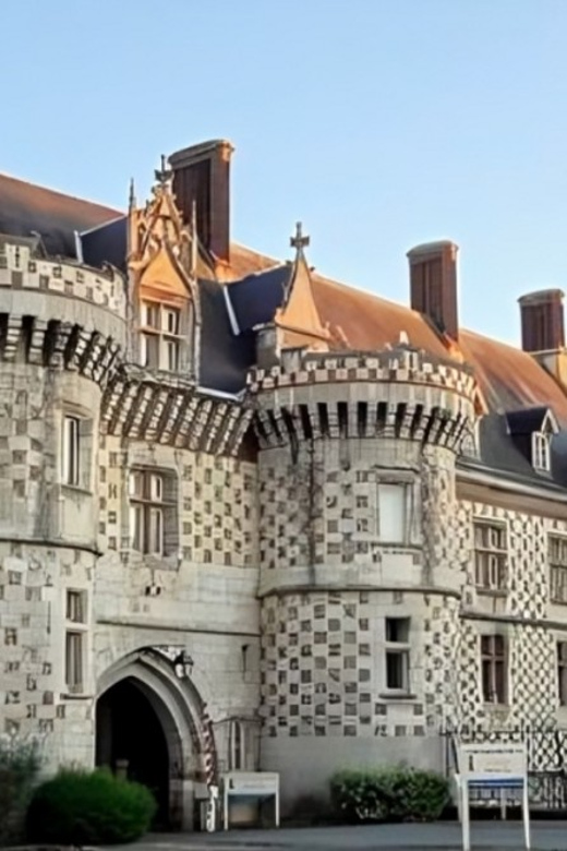 Caen : Private Walking Custom Tour With a Local Guide - Tour Overview
