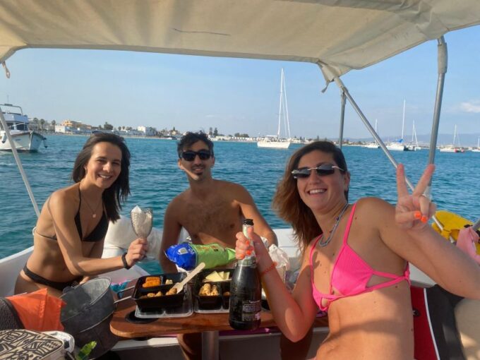 Cagliari: Tour on the Boat and Aperitifs Experience - Aperitif and Return