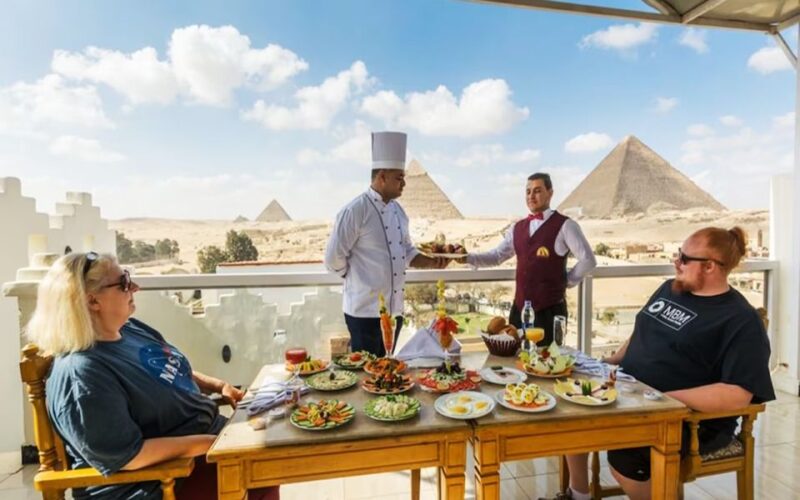 Cairo: Dinner at the Great Pyramid Inn With Hotel Transfers - Inclusions