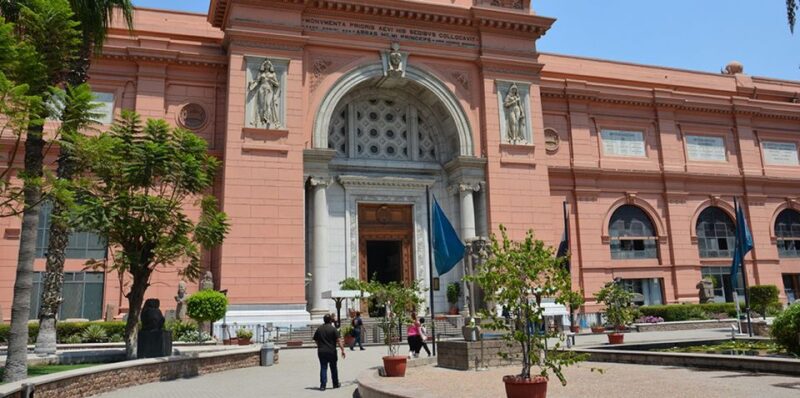 Cairo/Giza: Guided Pyramids, Sphinx and Egyptian Museum Tour - Guided Experience