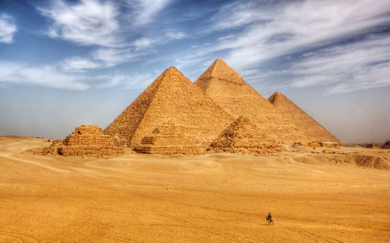 Cairo: Giza Pyramid Complex and National Museum Guided Tour - Languages and Guide