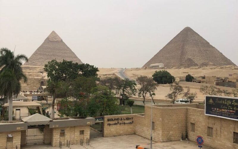 Cairo: Great Pyramid Inn Private Lunch With Transfer - Language Options for the Tour