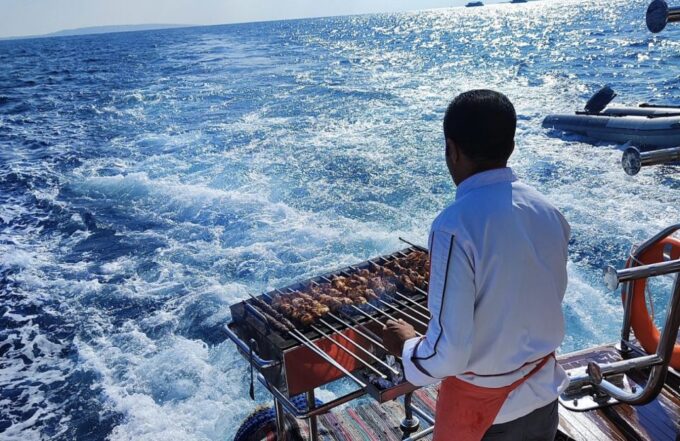 Cairo: Premium Yacht Cruise & Lunch With Optional Pickup - Frequently Asked Questions