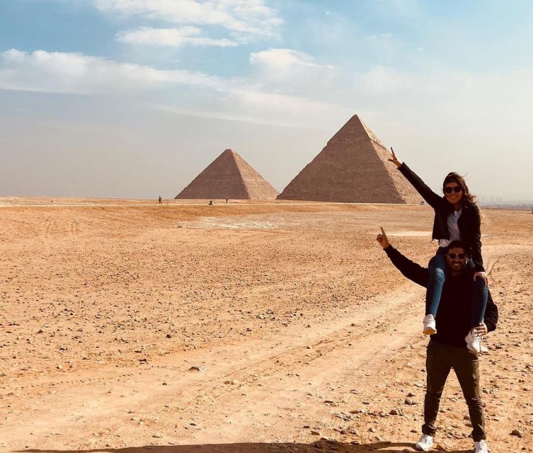 Cairo: Pyramids and Museum Tour With Sound and Light Show - Dining Experience