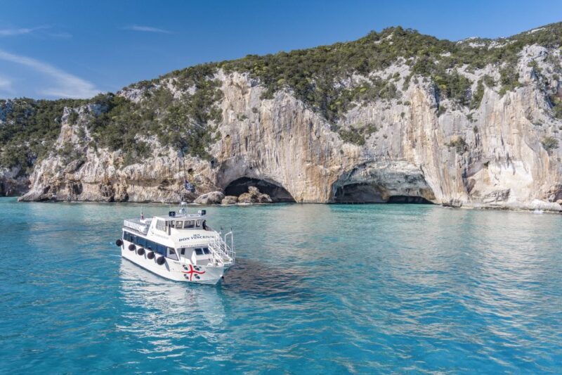 Cala Gonone: Bue Marino Cave and Cala Luna Boat Tour - Discovering Cala Luna Beach