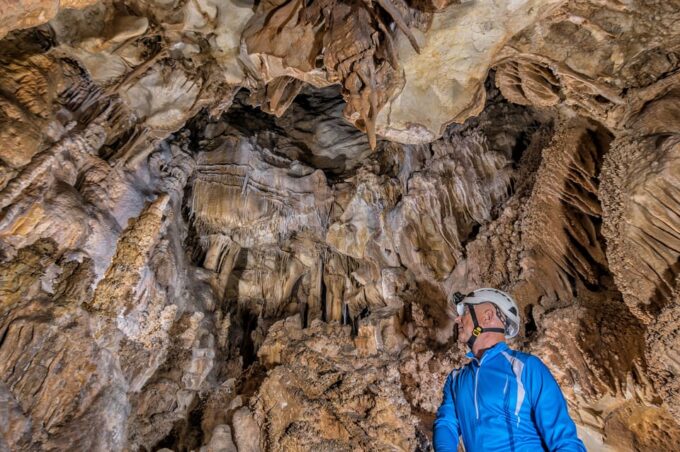 Calasparra: Almadenes Canyon Rafting Tour & Visit 3 Caves - Discovering Captivating Caves