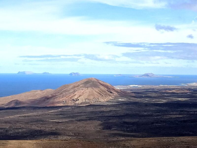 Caldera Blanca: Hiking Through the Wild Beauty of Lanzarote - Climb to Nearly 500 Meters