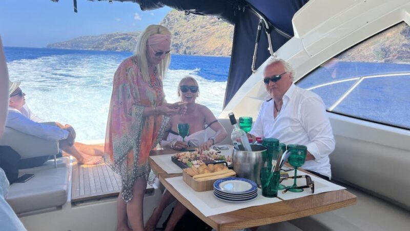 Calheta: Private Charter – Aestus Luxury Boat - Yacht Features