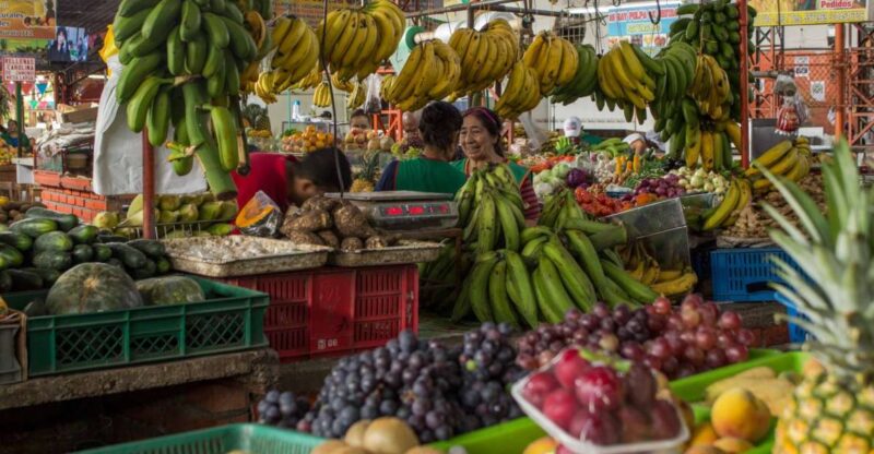 Cali: Fruit Market Walking Tour With Tastings - Experience Highlights